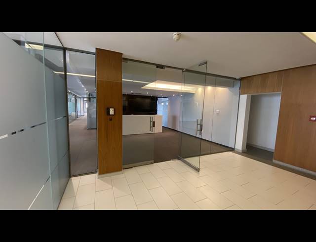 615M² BUSINESS TO LET IN CLAREMONT